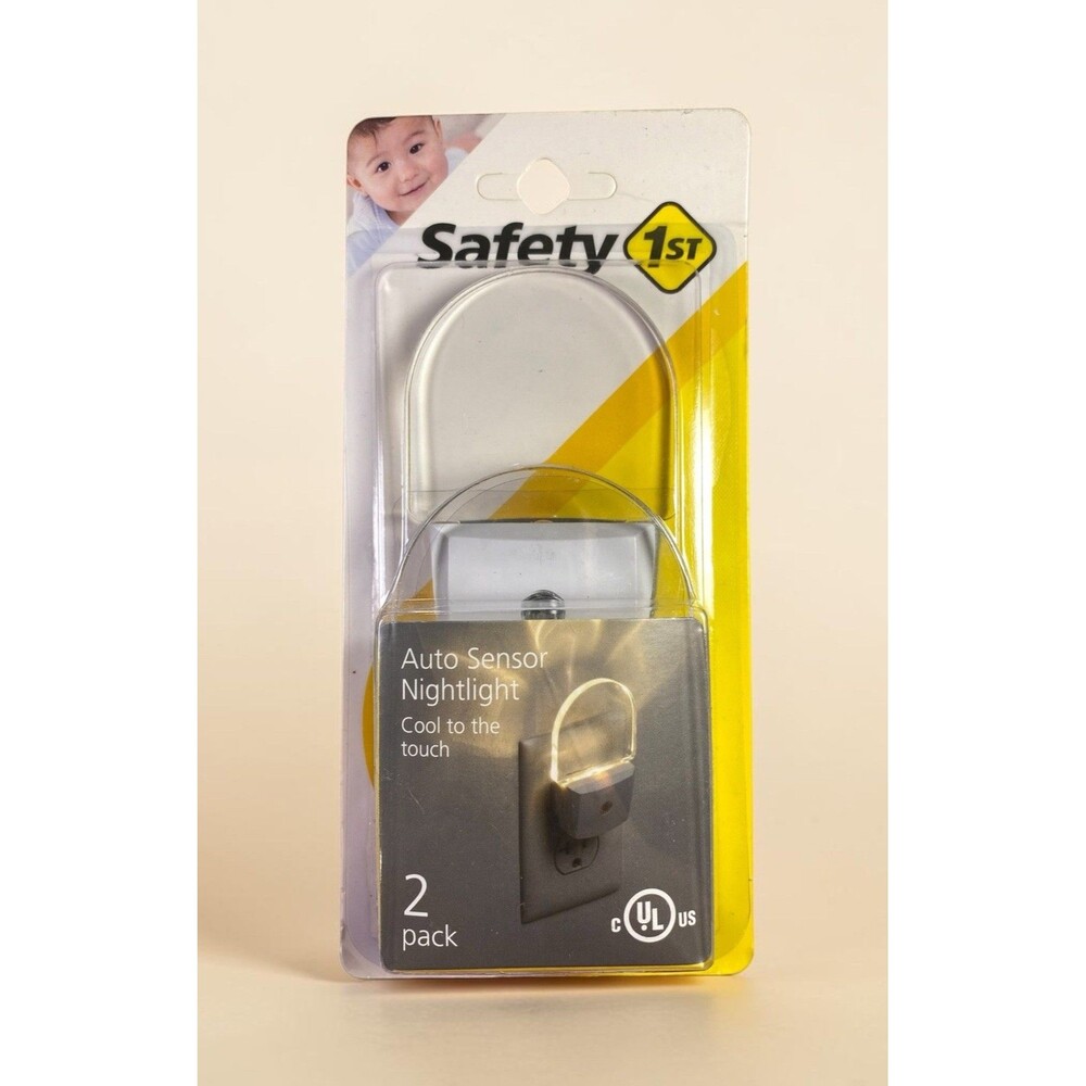 Safety 1st HS202 Auto Sensor Night Light 2 Pack LED Plug In New Sealed